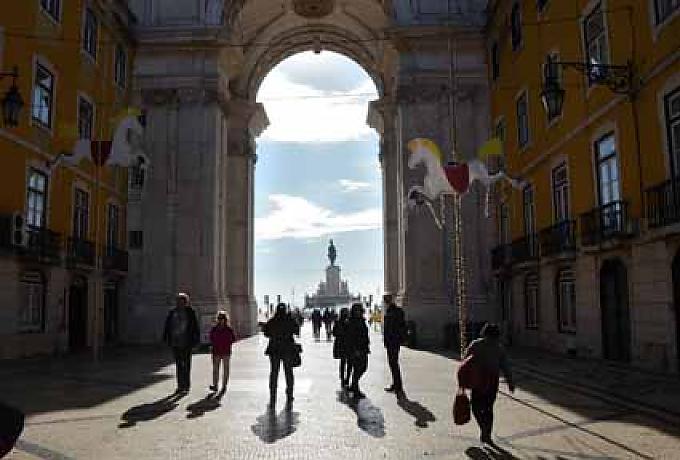 Blick durch den Arco da Rua Augusta auf den Praca do Comércio