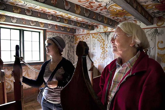  Jorunn Wiik (rechts) und die kanadische Professorin 