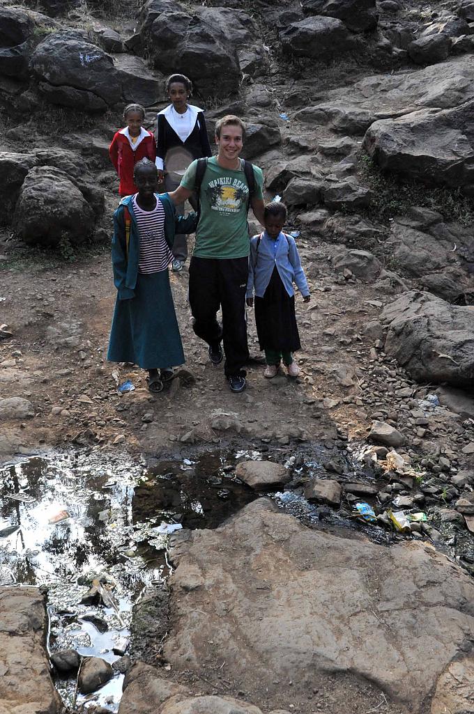 Felix auf dem Schulweg.