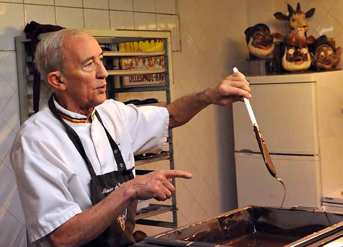 Mit leuchtenden Augen hinein, mit Schokomäulchen hinaus.