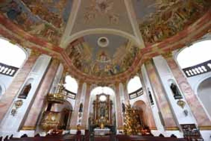 Blick in die östliche Kuppel mit dem Deckengemälde "Gott Vater". 