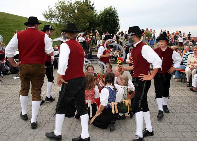 Traditionelles Brauchtum am Johannistag in Scheidegg