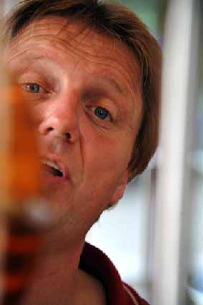 Thomas Rabel in der Destillerie