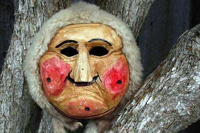 Von Holzköpfen und Teufelsfratzen