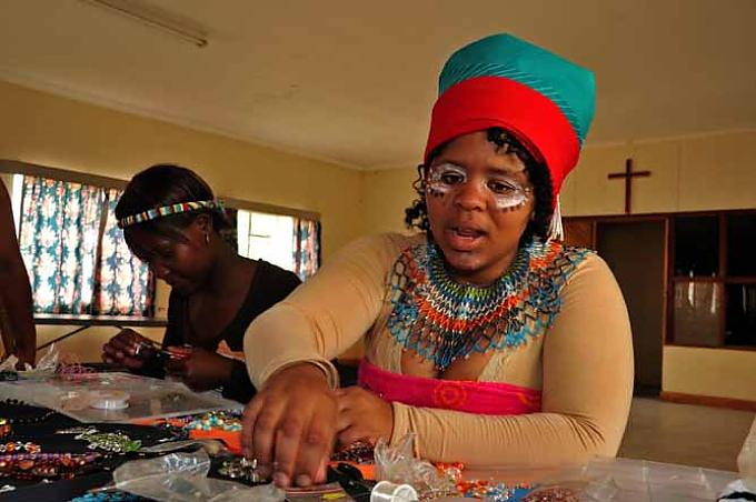 Nozuko mit Freundinnen unterwegs in Blikkiesdorp