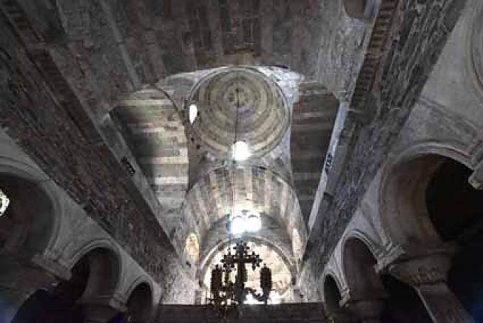 Pelikan an der Ikonostae in der Kirche “Panagia Ekatontapiliani“ im Hauptort Parikia auf Paros.