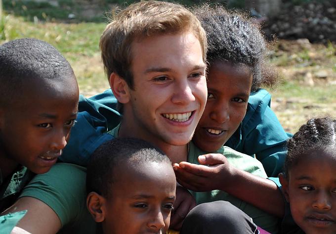 Fußball, Fallschirm, Fladenbrot