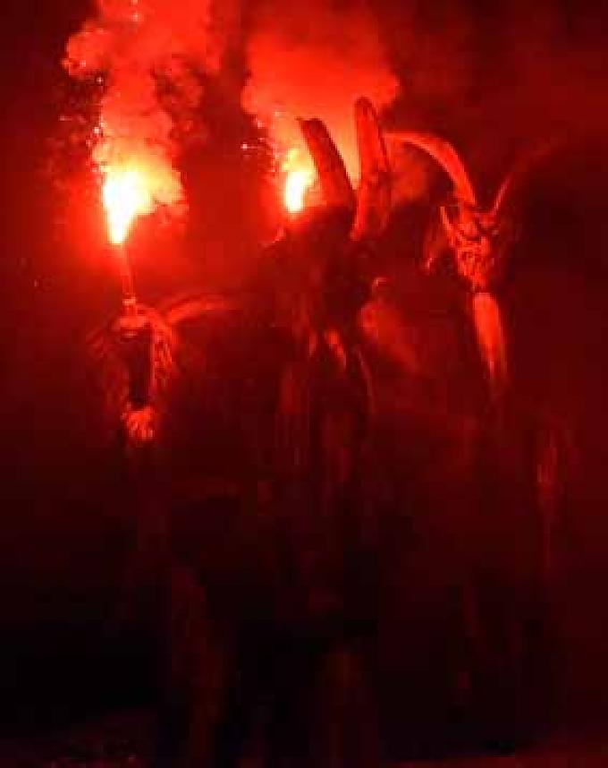 Perchtenlauf in Ebenau. Krampusse und Perchten. 