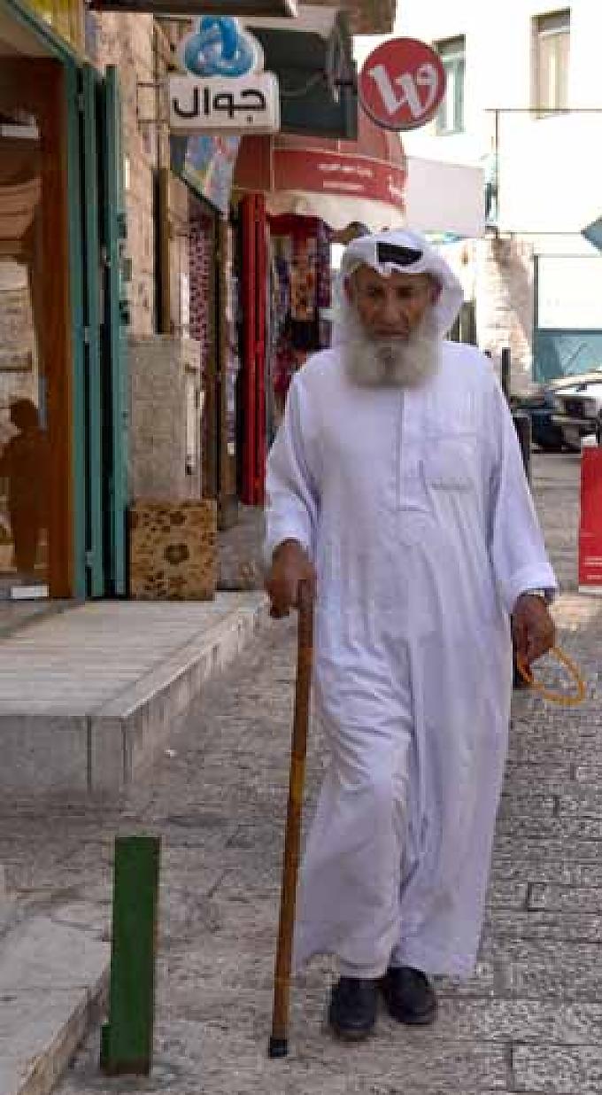 Straßenszene in Bethlehem mit altem Mann.