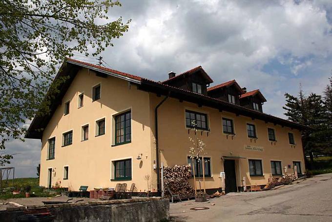 Ehemalige Sennerei. Lojakapelle – Mirakel-Kreuz.