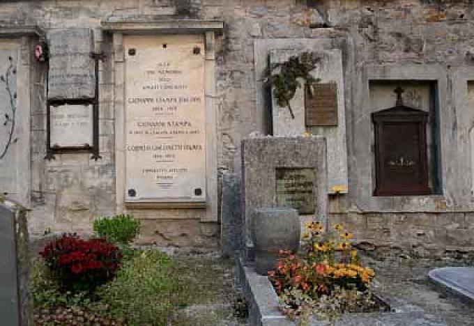 Das Grab der Giacomettis in Borgonovo. Das Grab der Giacomettis in Borgonovo.