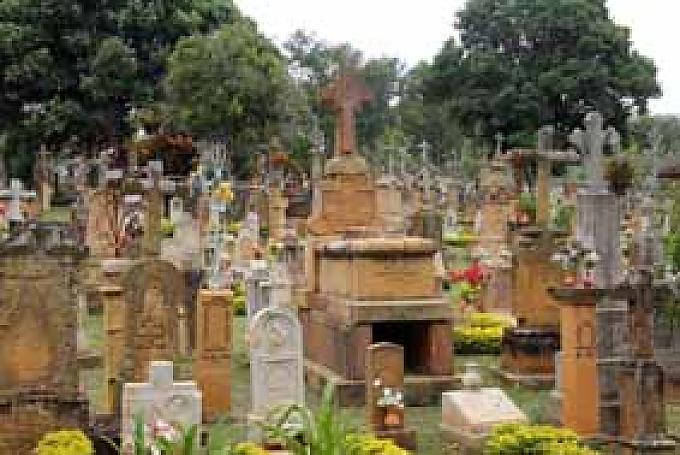 Friedhof von Barichara Die weißgekalkten Gebäude rund um die Plaza Mayor in Leyva