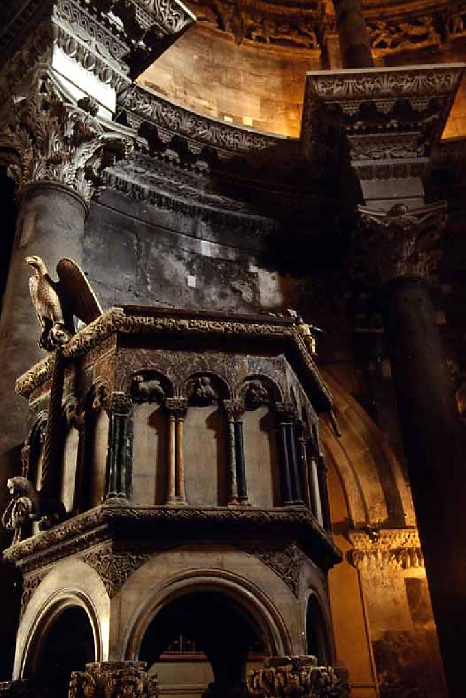 Die romanische Kanzel Die romanische Kanzel