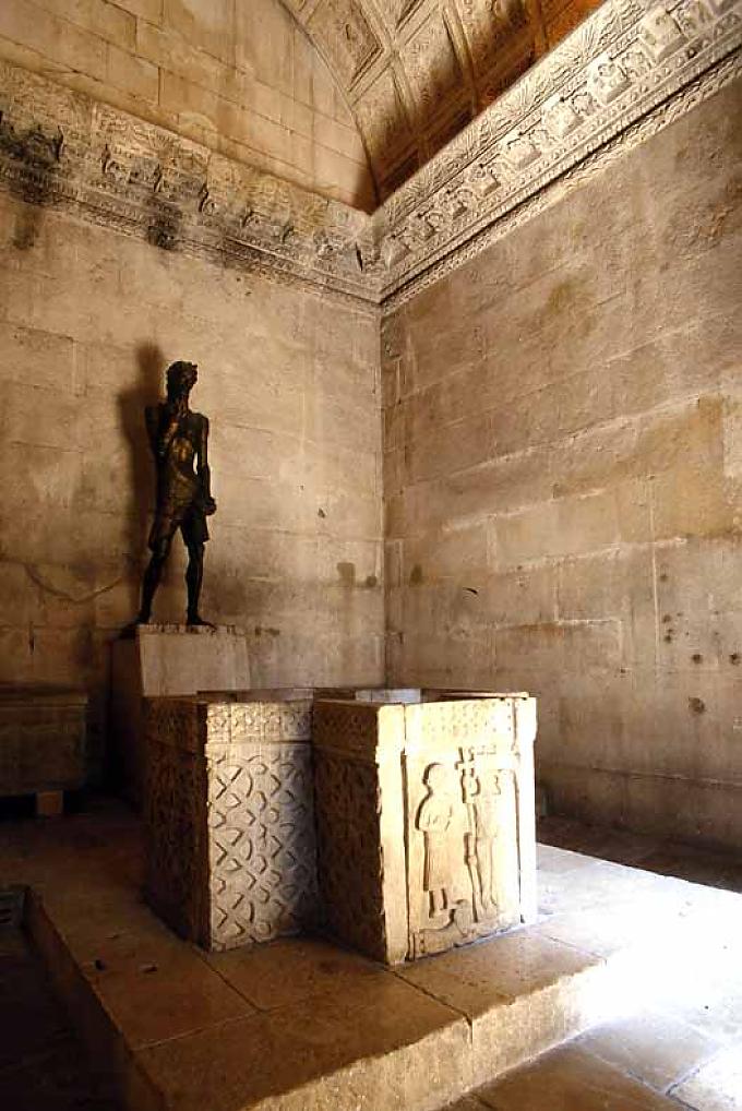 Taufkapelle Die romanische Kanzel