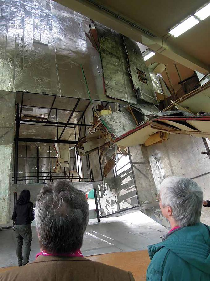 Kunstinstallation in der Sporthalle Kunstinstallation in der Sporthalle