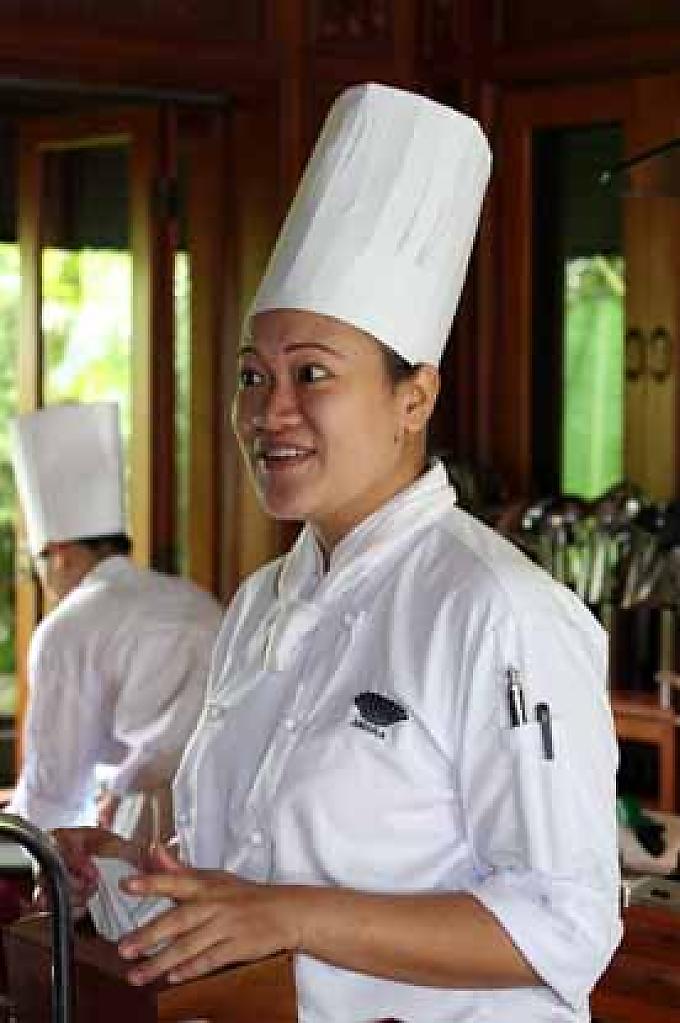 Amara, Kochlehrerin in der „Oriental Culinary Academy“ Amara, Kochlehrerin in der „Oriental Culinary Academy“