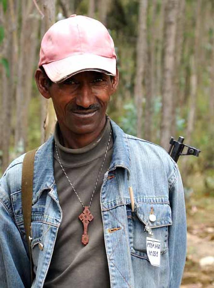 Bewaffneter Begleiter Ruine der Felsenkirche