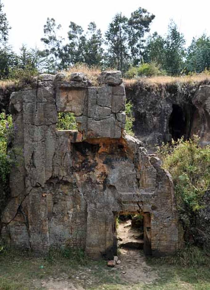 Ruine der Felsenkirche Ruine der Felsenkirche