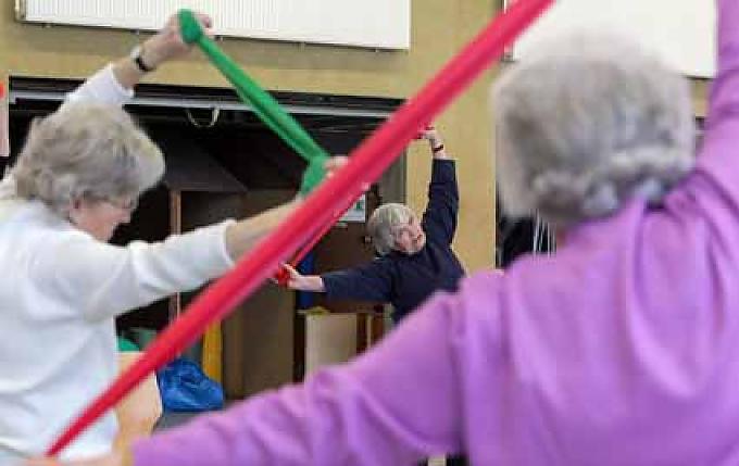 Seniorengymnastik in Diekholzen mit Vera Franz. Seniorengymnastik in Diekholzen mit Vera Franz.