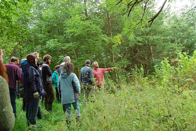 Thomas Riedmüller führt Hortikultur -Studenten durch „The Hollies“ Thomas Riedmüller führt Hortikultur -Studenten durch „The Hollies“