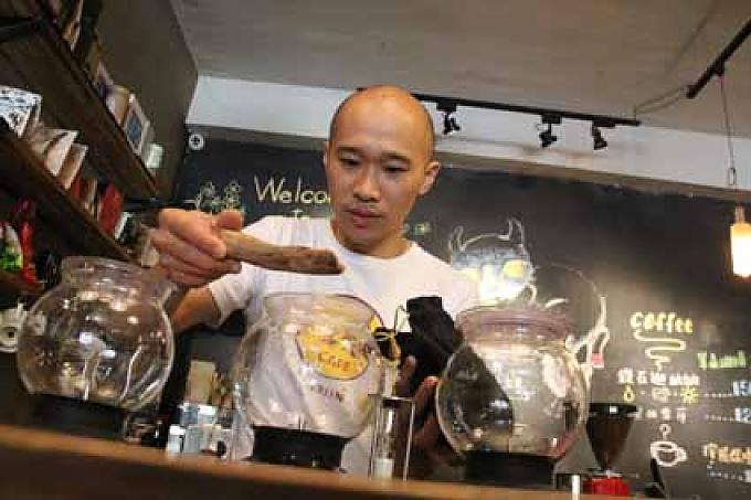 Wie eine schöne Geisha Wie eine schöne Geisha