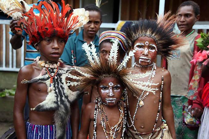 Kinder während eines Singsing Kinder während eines Singsing