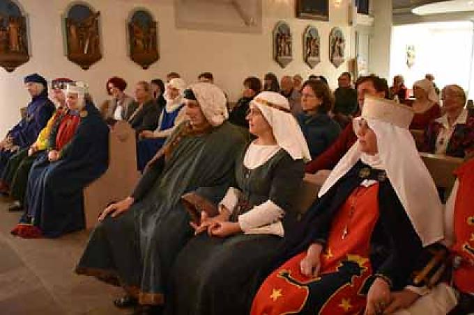 Zuhörer bei einem Konzert des Minnesänger Holger Schäfer aus Adelebsen. Minnesänger Holger Schäfer aus Adelebsen.