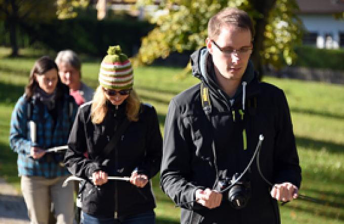 Teilnehmer des Wünschelrutenkurses. Teilnehmer des Wünschelrutenkurses.