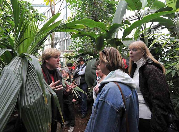 Unterwegs mit der Kräuterhexe Unterwegs mit der Kräuterhexe