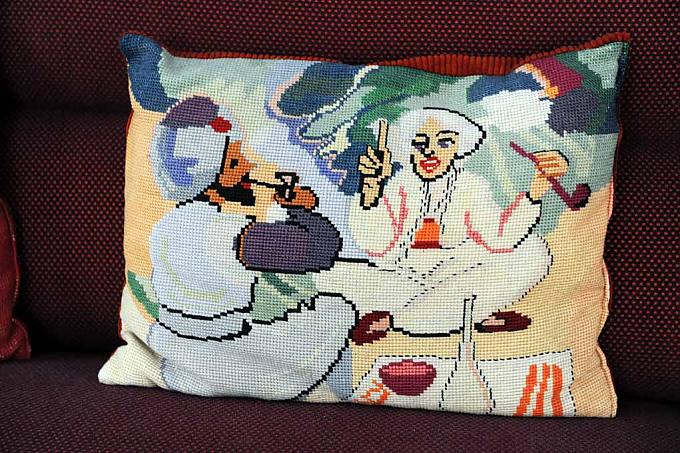 Kissen mit turbantragendem Raucher nach einem Motiv von Macke Kissen mit turbantragendem Raucher nach einem Motiv von Macke