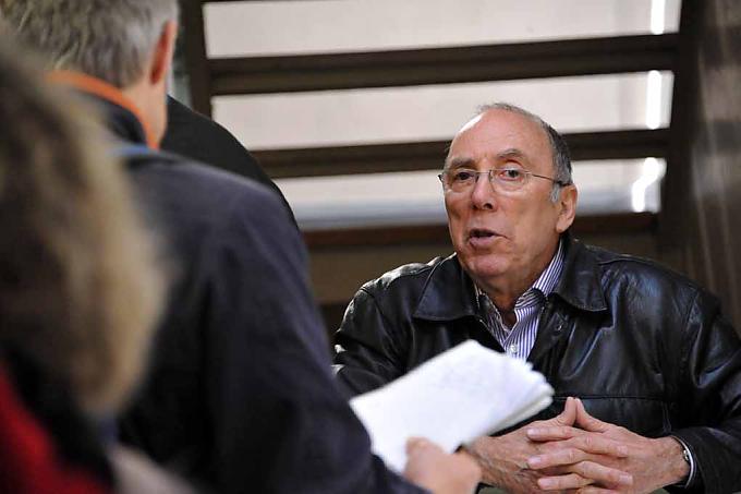 Dieter Drewitz führt Besucher durch das ehemalige Stasigefängnis in Potsdam. Gefängniszellen im ehemaligen Stasigefängnis in der Lindenstraße in Potsdam.
