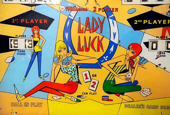 Im Kopfaufsatz der Geräte spiegelt sich der Zeitgeist wider. Darstellung Lady Luck.