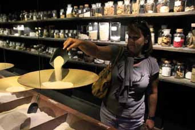 Im Alchemistenlabor kann sich jeder selbst an der richtigen Mischung ausprobieren Der 20 Meter lange Skywalk