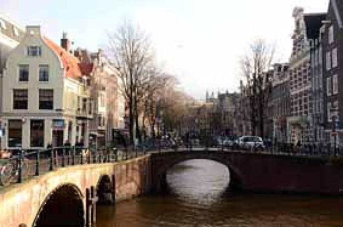 Amsterdamer Grachtenromantik: Hier in der Nähe des Anne Frank Hauses. Amsterdamer Grachtenromantik: Hier in der Nähe des Anne Frank Hauses.