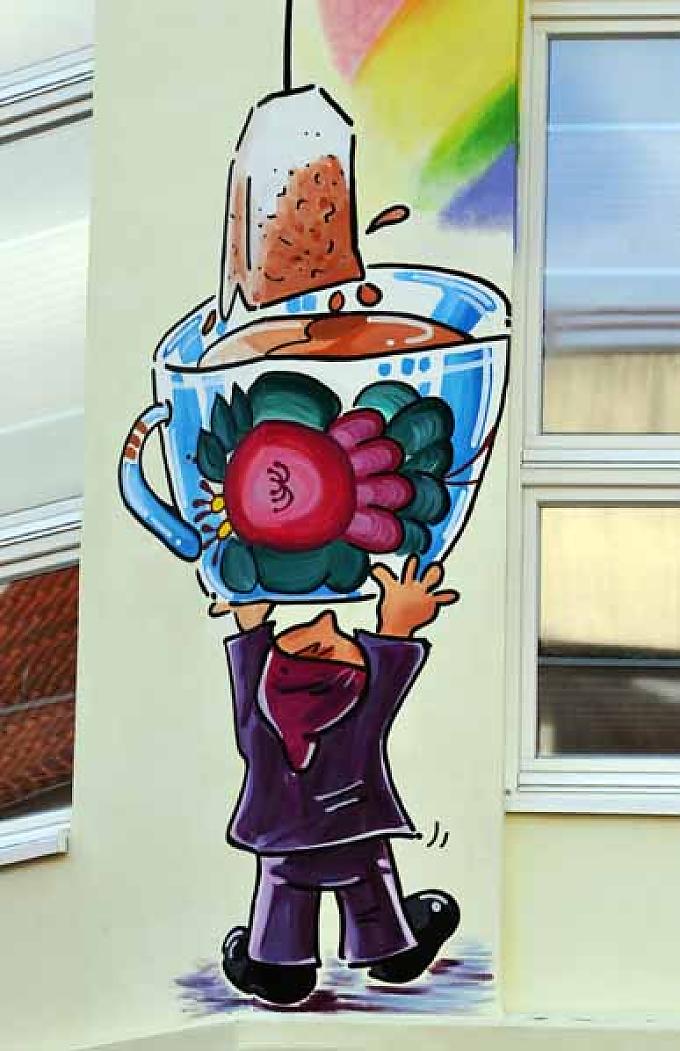 Bünting Coloniale. Wandmalerei mit ostfriesischer Teetasse. Bünting Coloniale. Wandmalerei mit ostfriesischer Teetasse.