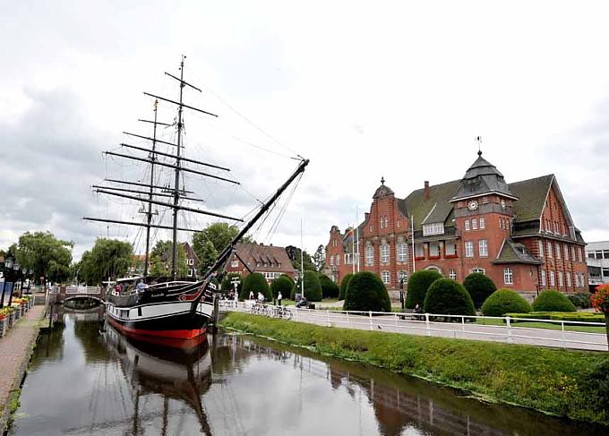 Friederike und ihre Schwestern Friederike und ihre Schwestern