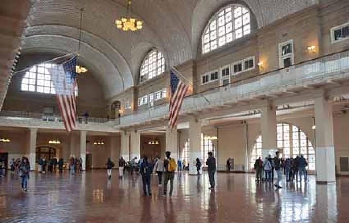 Registrierhalle in Ellis Island: Am 17. April 1907 wurde 11 747 Einwanderer durchgeschleust - mehr als jemals zuvor oder danach.