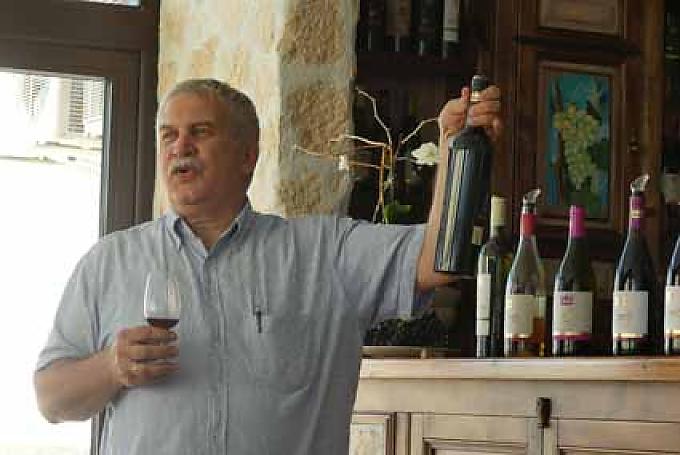 Weinprobe in einem Weingut von Melnik Zerfurchte Gebirgsformation im Pirin-Gebirge