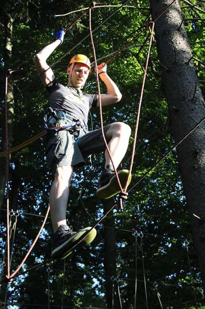 Spindlermühle, nicht weit von der Elbquelle entfernt, liegt der Monkey Park Spindlermühle. Der größte Hochseilgarten des Riesengebirges Spindlermühle, nicht weit von der Elbquelle entfernt, liegt der Monkey Park Spindlermühle. Der größte Hochseilgarten des Riesengebirges