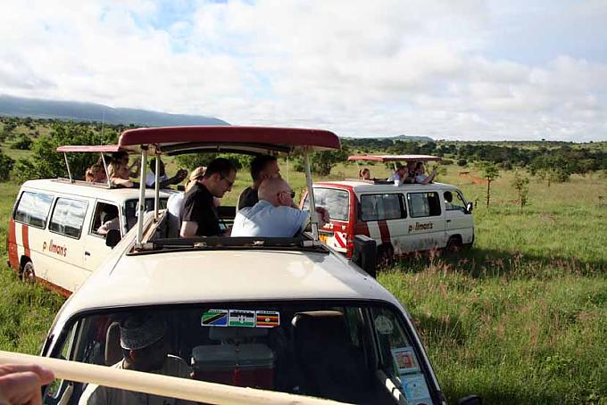 Touristen in den Taita-Hills bei Tsavo West Touristen in den Taita-Hills bei Tsavo West