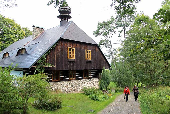 Pilgerwanderer auf dem Weg von Reichenstein nach Gutwasser Simone Krampfl auf der Via Nova