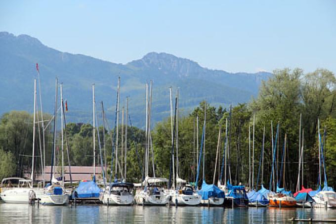 Segelboote im Hafen Rast auf der Fraueninsel