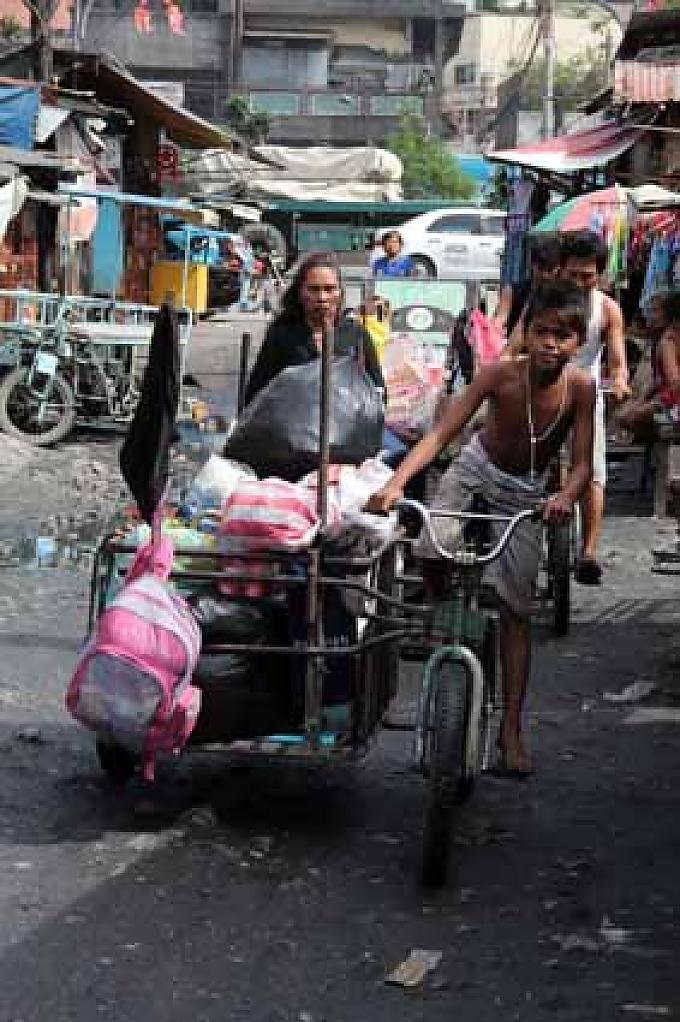 Straße in der Temporary Housing Area. Straße in der Temporary Housing Area.