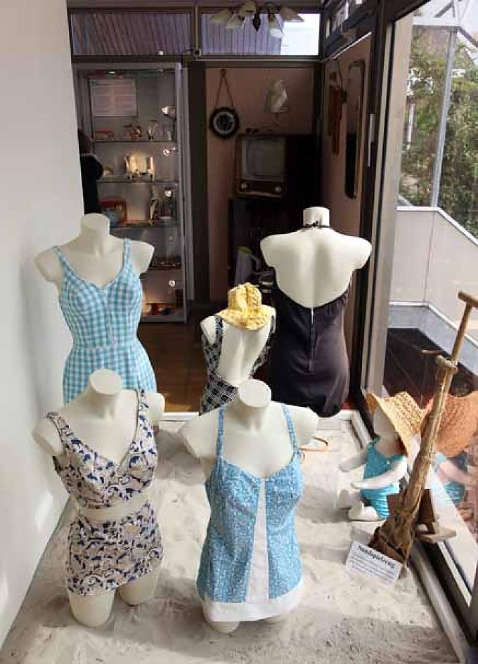 Klassische Badekostüme. Klassische Badekostüme.