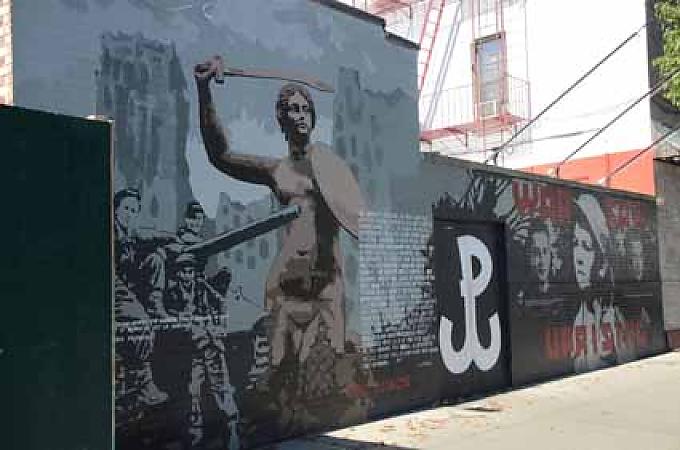 Greenpoint in Brooklyn: Eine Bank wirbt bei den polnischen Kunden mit "Großen Polen der Geschichte". Greenpoint in Brooklyn: Eine Bank wirbt bei den polnischen Kunden mit "Großen Polen der Geschichte".