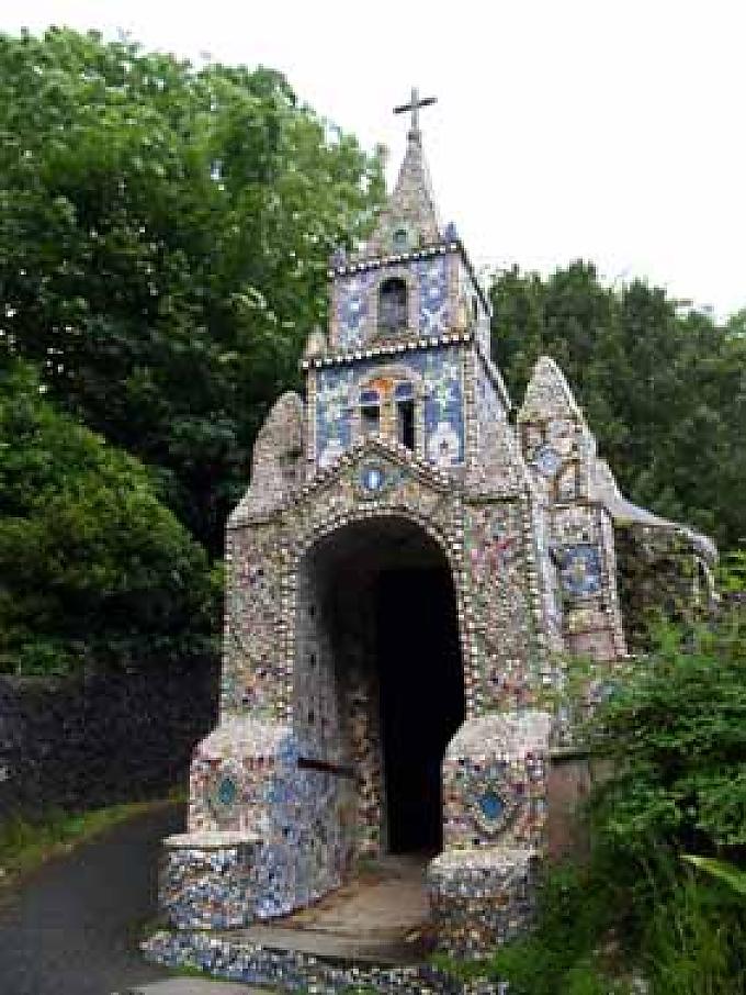Bruder Déodat von der De La Salle Bruderschaft wollte auf Guernsey eine verkleinerte Version der Kirche von Lourdes bauen. Kirche in St. Peter Port