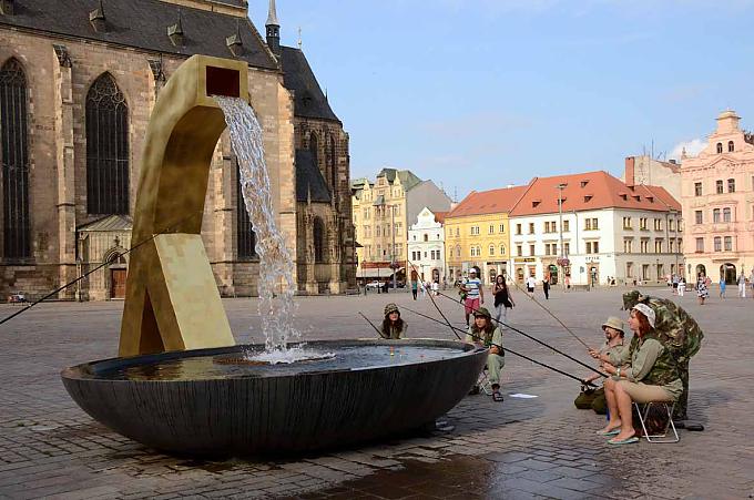 Angeln auf dem Platz der Republik Die Pilsner-Urquell-Brauerei