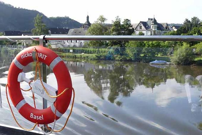 Landschaftliche Schönheit am Moselufer Das Deutsche Eck mit Rhein und Mosel