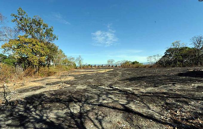 Phu Asa liegt auf einem etwa 250 Meter hohen Berg wenige Kilometer vom Dorf entfernt Phu Asa liegt auf einem etwa 250 Meter hohen Berg wenige Kilometer vom Dorf entfernt