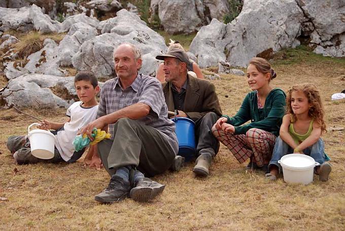 Sie sind in den Bergen um Eis zu holen Sie sind in den Bergen um Eis zu holen